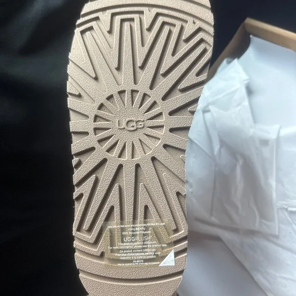 UGG Classic Dipper Boot - Picture 2 of 3